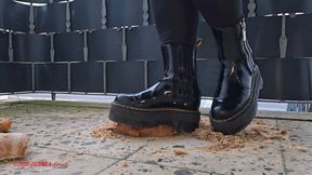 Mila in Martens - Crunchy buns (P05)