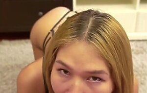 Kimmyberlyk suck juice cock in hotel room