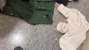 grabada por primera vez en el bano publico