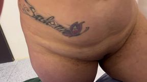 grabada por primera vez en el bano publico