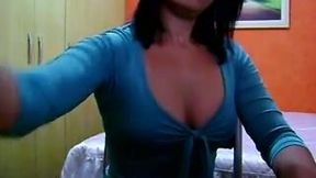 Nerd chick with tanned skin wants me to worship her soles - webcam
