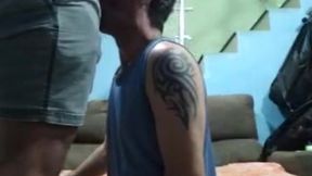 o parudinho tava com tanto tensao que nao conseguiu nem tirar a roupa para meter.