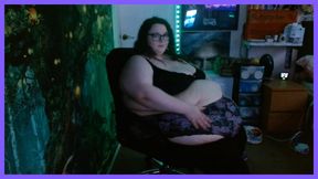 SSBBW MORNING STRIP TEASE ON OFFICE CHAIR SIDE VIEW