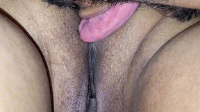 husband apni wife s sister ki gand chatne ki video banaya