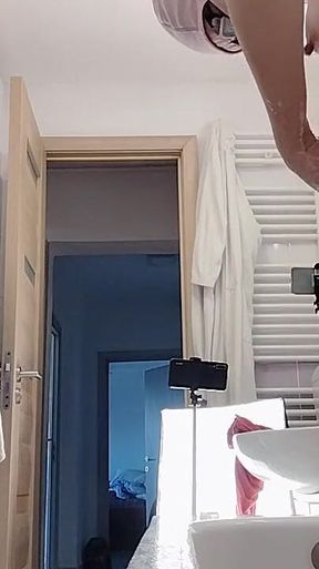 Amateur Wife Shaving Her Pussy in the Shower