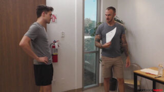 Pipe, éjaculation, bareback – Vidéo POV hardcore de l'amateur Christian Wilde et Troye Dean, grosse bite anale baisée