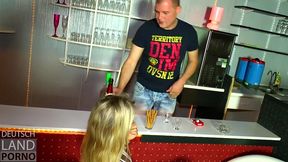 parkplatzluder19 - angelt sich den barkeeper feucht und dabei frohlich