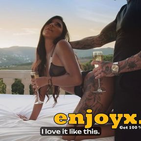 Horny babe Andrea Retali has a wild smash session with a sexy sunset backdrop. Incredible total HD porn!