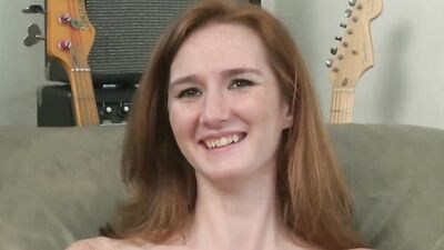 Redhead chick Dee Dee Lynn is cuddling her tight puss