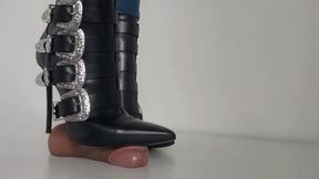 Lady Latisha - CBT Trample Board - DSQUARED2 Leather Ankle Boots in Black - Close Up - HD 1K