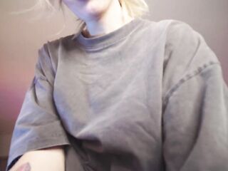 Cute t-girl bang with toy on broadcast