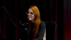 A internet est&aacute_ fodendo o meio liberal, est&atilde_o trazendo a modinha do menage feminino, e a surtada que deu... - Bella Ruiva (WATCH ON: SHEER/RED)