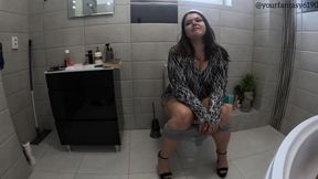 Toilet Visit and Dirty Talk