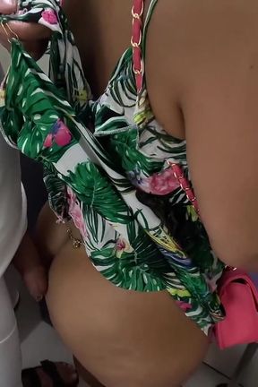 She Liked the Touch: Ass Grinding &amp; Cumshot on a Train