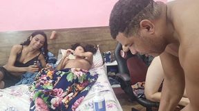 gravida de 09 meses, sem poder transar, chama as amigas para dar o cu para o marido.