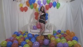 Lola's balloon play no popping