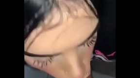 Novinha de 18 aninhos mamando gostoso