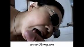 esibizionista koreana in azione con pompino