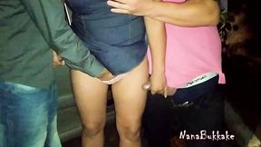 NanaBukkake - Dogging. Transando e chupando desconhecidos no meio da rua