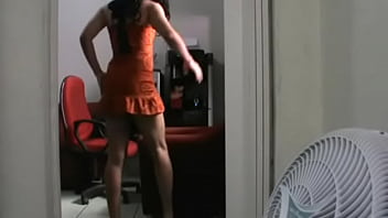 Brazilian crossdresser in orange dress - CD brasileira em vestido laranja