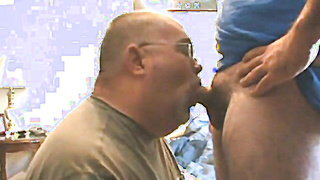 Big-Cock Bear Blows Amateur Stud