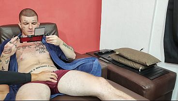 dando aquela ajuda pro Carmona