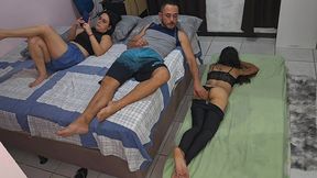 esposa teve a ma ideia de dividir o quarto com sua amiga