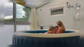 trio hff dans le jaccuzzi une bonne baise entre amis avec alice guerlin et ...