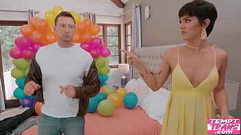 Trans Girl Want Attention From Her Crush and Uniquely Qualified to Get the Perfect Gift