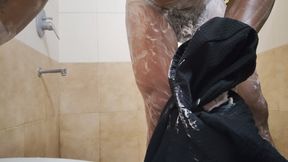 Apni madam ki chaddi Ko Dekhkar bathroom mein