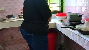 Egyptian Beautiful Friend's Wife Fucked by Husband's Friend in Kitchen When She Cooking & Seduce Him