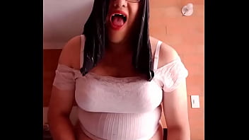 Travesti Liseth mostrando su verga humeda y su culo caliente