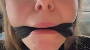 PLeya - selfie cleavegag