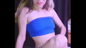 Bonneyuwu - 18:47 peque&ntilde_a se masturba con minifalda y orejas de conejita