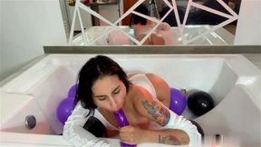 Look how I play with my pussy dildo while I'm in car ???