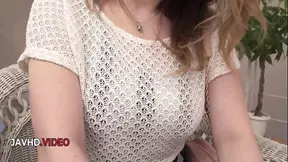 Een volwassen Japanse MILF krijgt een wild plezier.