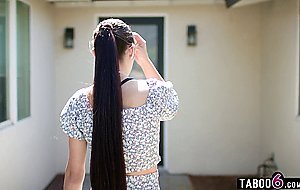 Teen Kylie Rocket got mislead online by a much older guy pretending