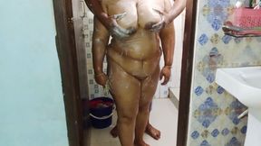 Bangladeshi sexy bhabhi bathing video 🫦