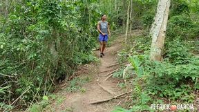 subi a trilha e no caminho encontro um cafucu na punheta nao resistir e gozamos juntos