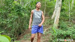 subi a trilha e no caminho encontro um cafucu na punheta nao resistir e gozamos juntos