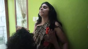 Blonde babe flaunts blouse-less saree, blows client with boob-sucking kisses in steamy Mallu rendezvous