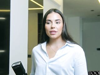 Photographer seduces shy stud to screw