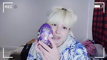 Surprise egg of LOL dolls