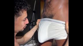 Ele me fudeu t&atilde_o gostoso que j&aacute_ quero de novo dentro da minha cuceta