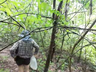 A Thai cutie was walking around the forest bragging about picking mu and suddenly had to pee. Thai audio 4K