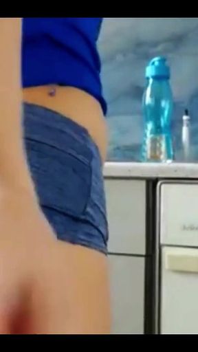 Amateur Sexydea Squirting on Live Webcam