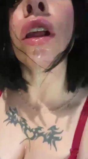 Amateur with long tongue performs a spit-filled oral exploration for her fans