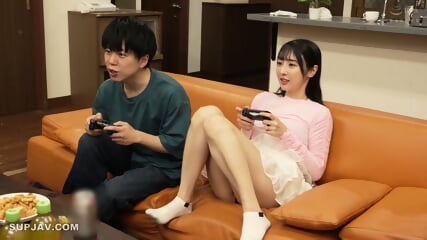 Babe displays big boobs and firm ass