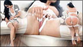 Rubbing My Clit To Make Me Cum