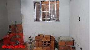 Pedreiro se deu bem na obra , pegou a novinha irm&atilde_ da patroa e a rebocou toda de porra